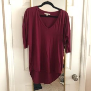 Maroon quarter length shirt